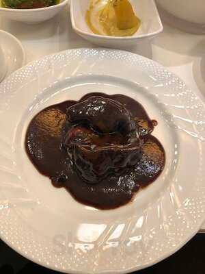 鉄板料理とシャンパーニュワインのお店 赤白