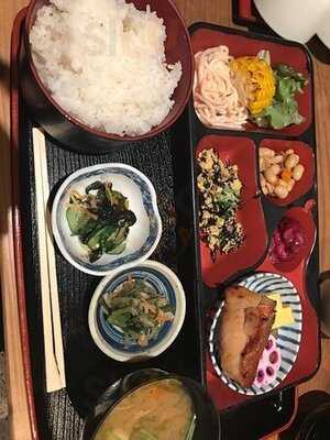 ごはん処 矢尾定