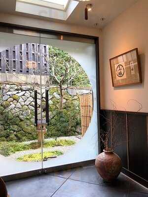 阿闍梨餅本舗 満月 清水産寧坂店