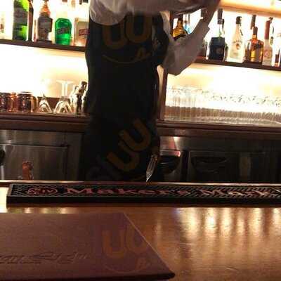 バー 「ムーンライト」