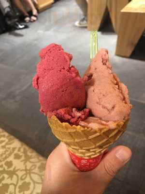 西通りプリン 博多マルイ店