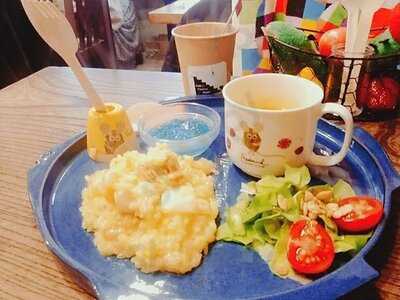 絵本と珈琲ペンネンネネムgreen