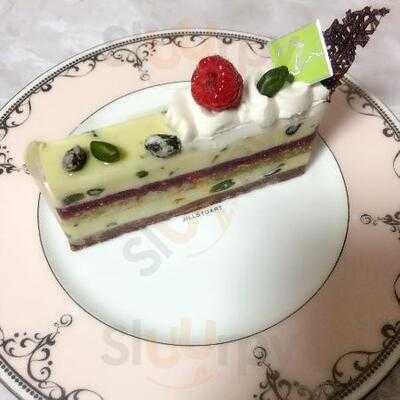 トシ・ヨロイヅカ