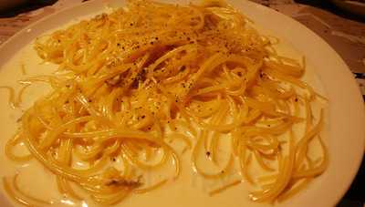 ワインバー　ズッケロ