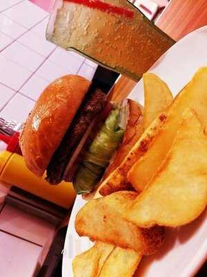 Burger&milkshake Crane