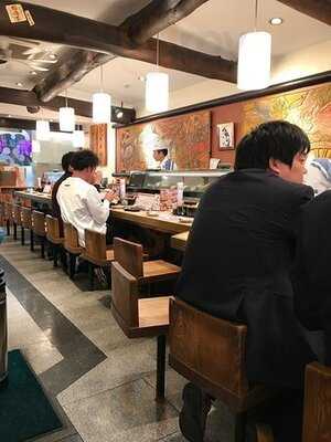 元祖ぶっち切り寿司 魚心 梅田店