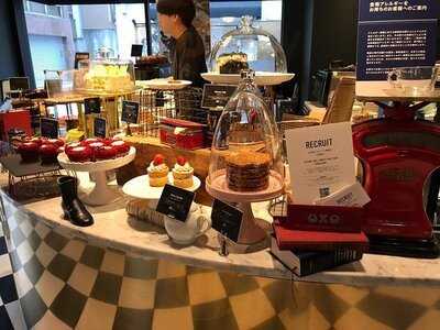 フランツ アンド エヴァンス ロンドン 表参道店