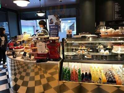 フランツ アンド エヴァンス ロンドン 表参道店