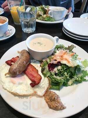 ベーカリー&カフェ 沢村 広尾プラザ