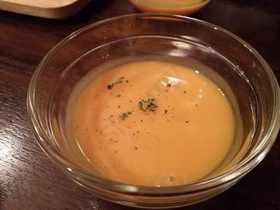 タンティ アウグーリ