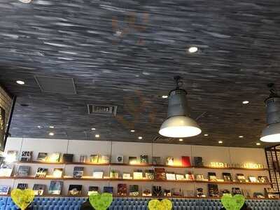 Cafe&books Bibliotheque ルミネ有楽町店