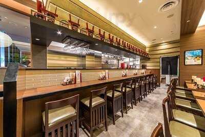 博多鶏ソバ 華味鳥 なんばダイニングメゾン店