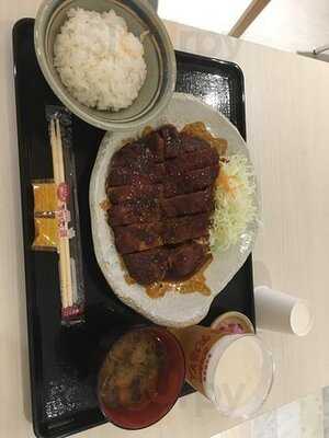 矢場とん 大阪 阪急三番街店