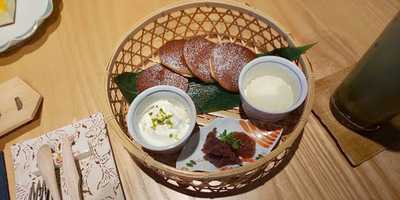 カンラ ラウンジ