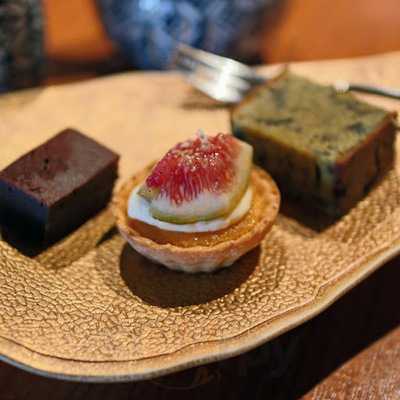 カンラ ラウンジ