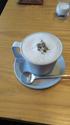 カンラ ラウンジ