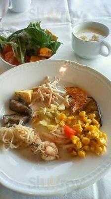 トラットリアヴィアーレ