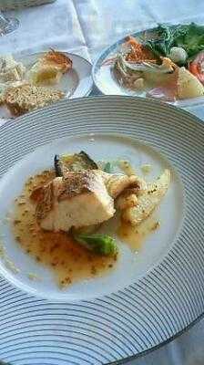 トラットリアヴィアーレ