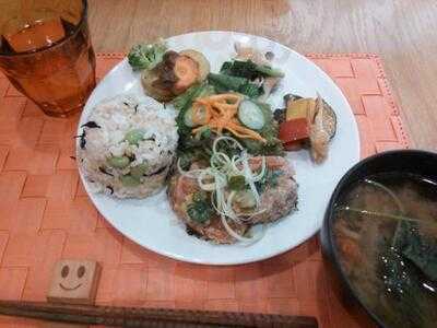 ナチュラル カフェ ヒ・ミ・ツ基地