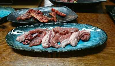 炭火焼肉なると