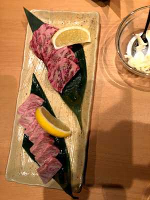 炭火焼肉なると