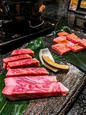 和牛炭火焼肉 つる牛 心斎橋