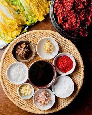 韓日館 宗右衛門町本店