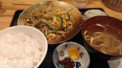 沖縄料理 ソーキ家