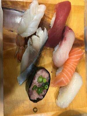 立喰い富寿し 新潟万代店