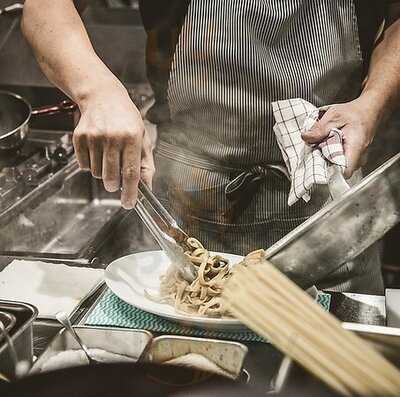 壁の穴 Hepナビオ店