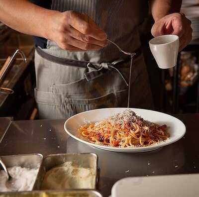 壁の穴 Hepナビオ店