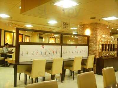 ホリーズカフェ 大阪駅前第3ビル店