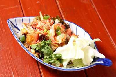 タイ式酒場アロイチンチン