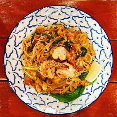 タイ式酒場アロイチンチン