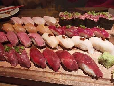 梅田東通り 肉寿司