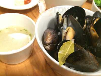 Champagne & Gyoza Bar スタンドシャン食-osaka北新地- Tokyo Awa Gyoza