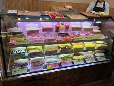 コメダ謹製やわらかシロコッペ サカエチカ店