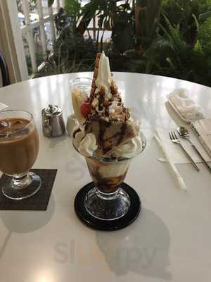 カフェ．ド．ギャルソン