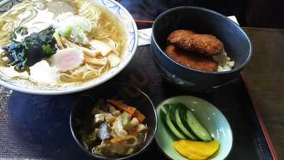 炭火焼肉ナルゲ