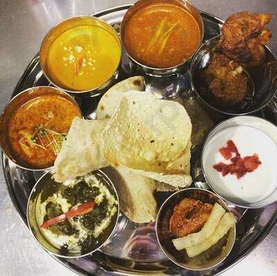 ポカラダイニング&バー