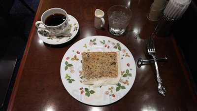 英國屋ウエスト なんばウォーク1番街南通り