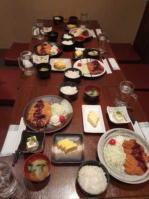 ご当地酒場 日の出横丁 富士八商店