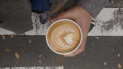 モンディアル カフェ サンニーハチ ガット ウルフ