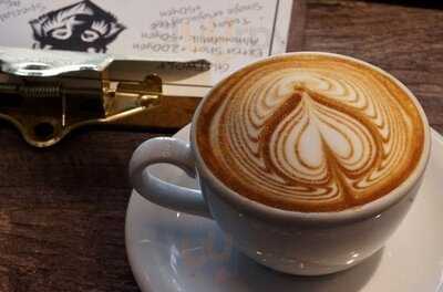 モンディアル カフェ サンニーハチ ガット ウルフ