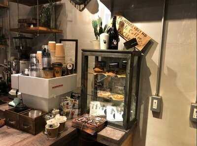 モンディアル カフェ サンニーハチ ガット ウルフ