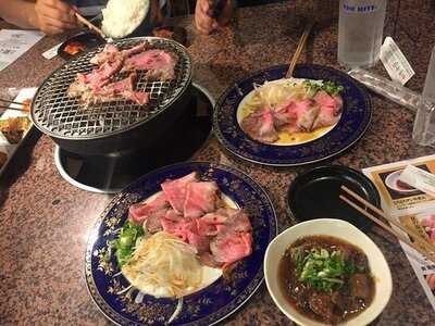 炭火焼肉 牛々亭