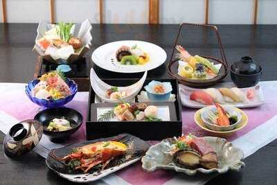 和献洋彩にんにん＆中華菜館桃莉