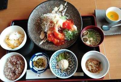 和献洋彩にんにん＆中華菜館桃莉