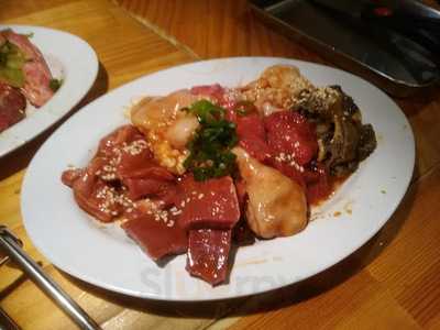 炭火焼ホルモンやきや