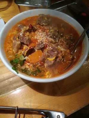 炭火焼ホルモンやきや